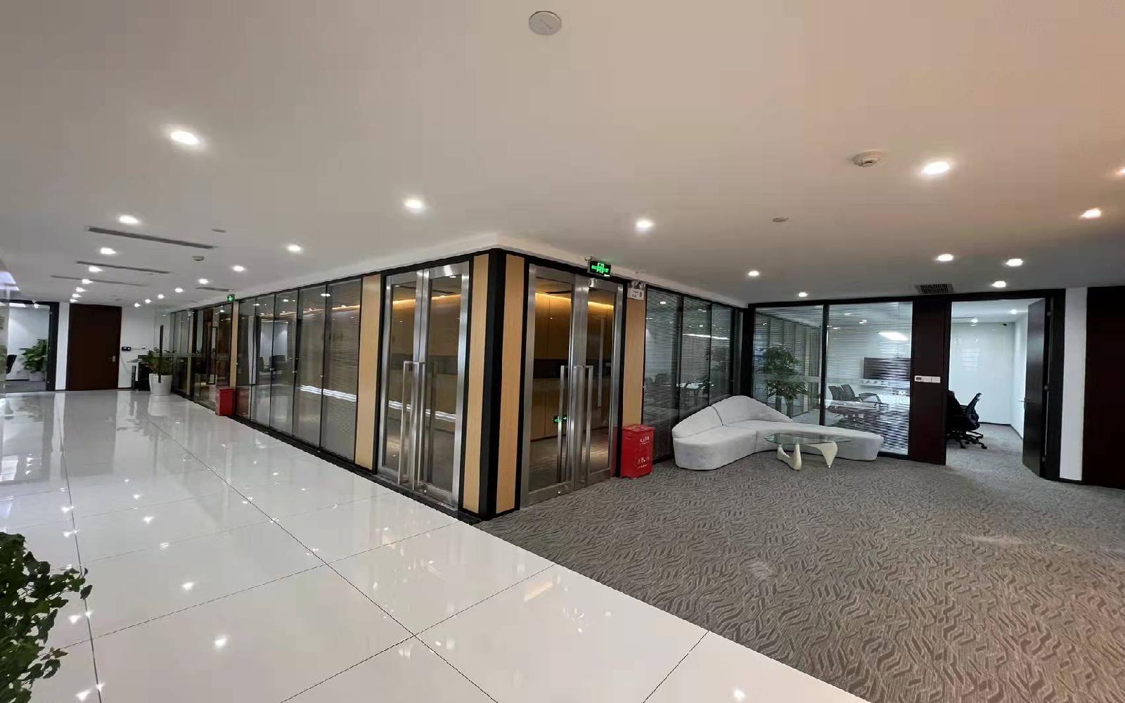 星河中心写字楼出租583.24平米精装办公室280元/m².月