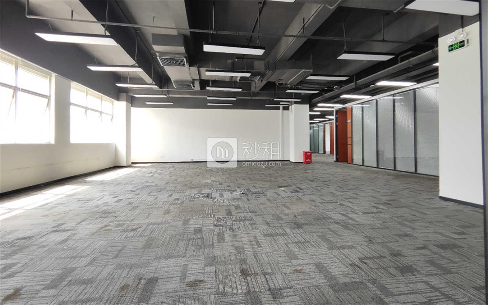 长园新材料港写字楼出租1001.72平米简装办公室85元/m².月