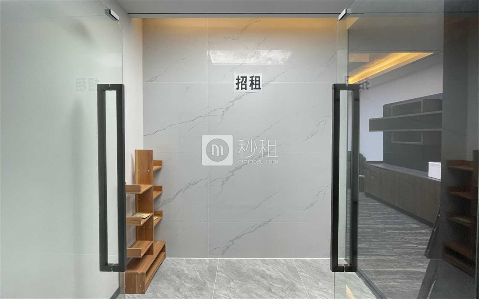 新华保险大厦写字楼出租158平米精装办公室138元/m².月