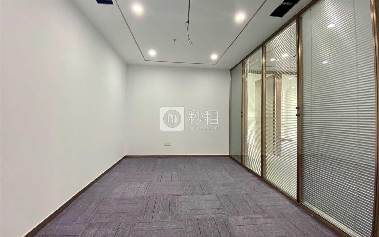 荣超经贸中心写字楼出租226平米精装办公室130元/m².月