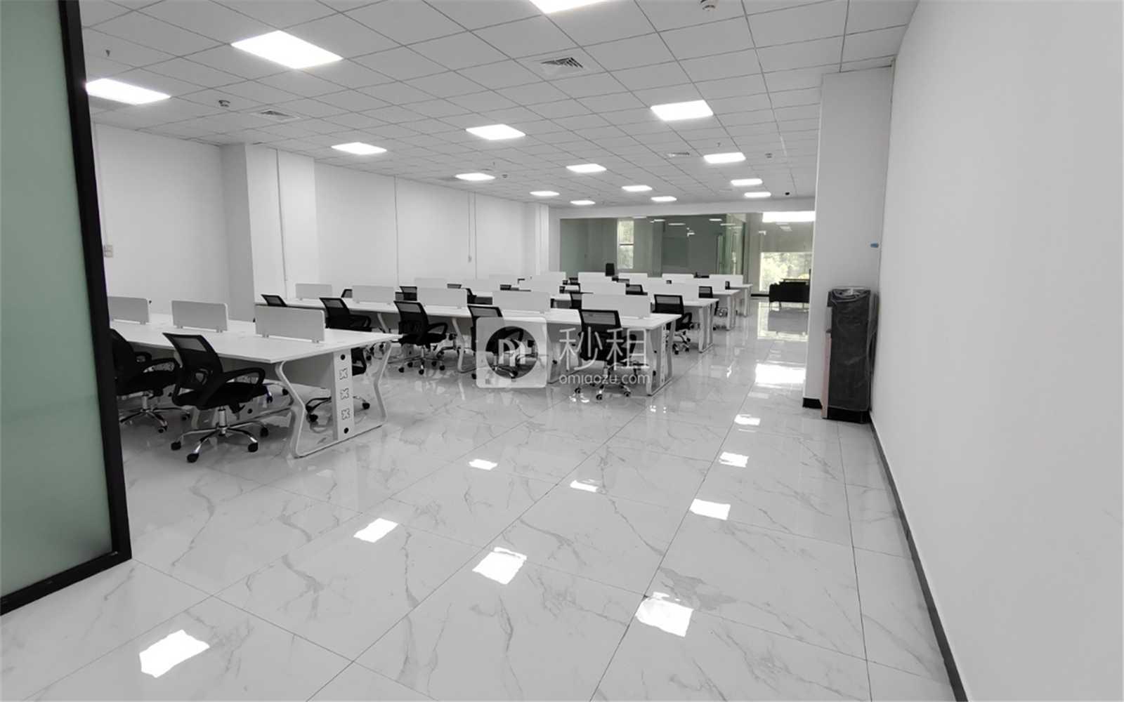 港深国际中心（U创谷）写字楼出租440平米简装办公室30元/m².月