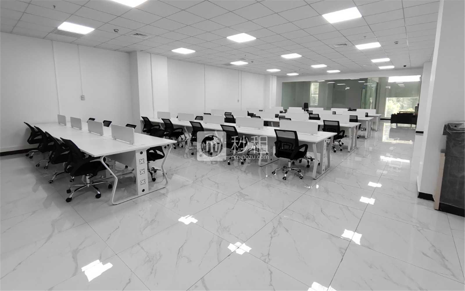 港深国际中心（U创谷）写字楼出租440平米简装办公室30元/m².月