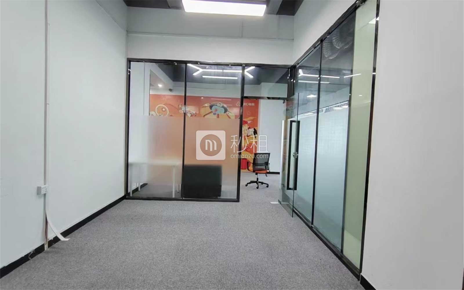 港深国际中心（U创谷）写字楼出租740平米简装办公室49元/m².月