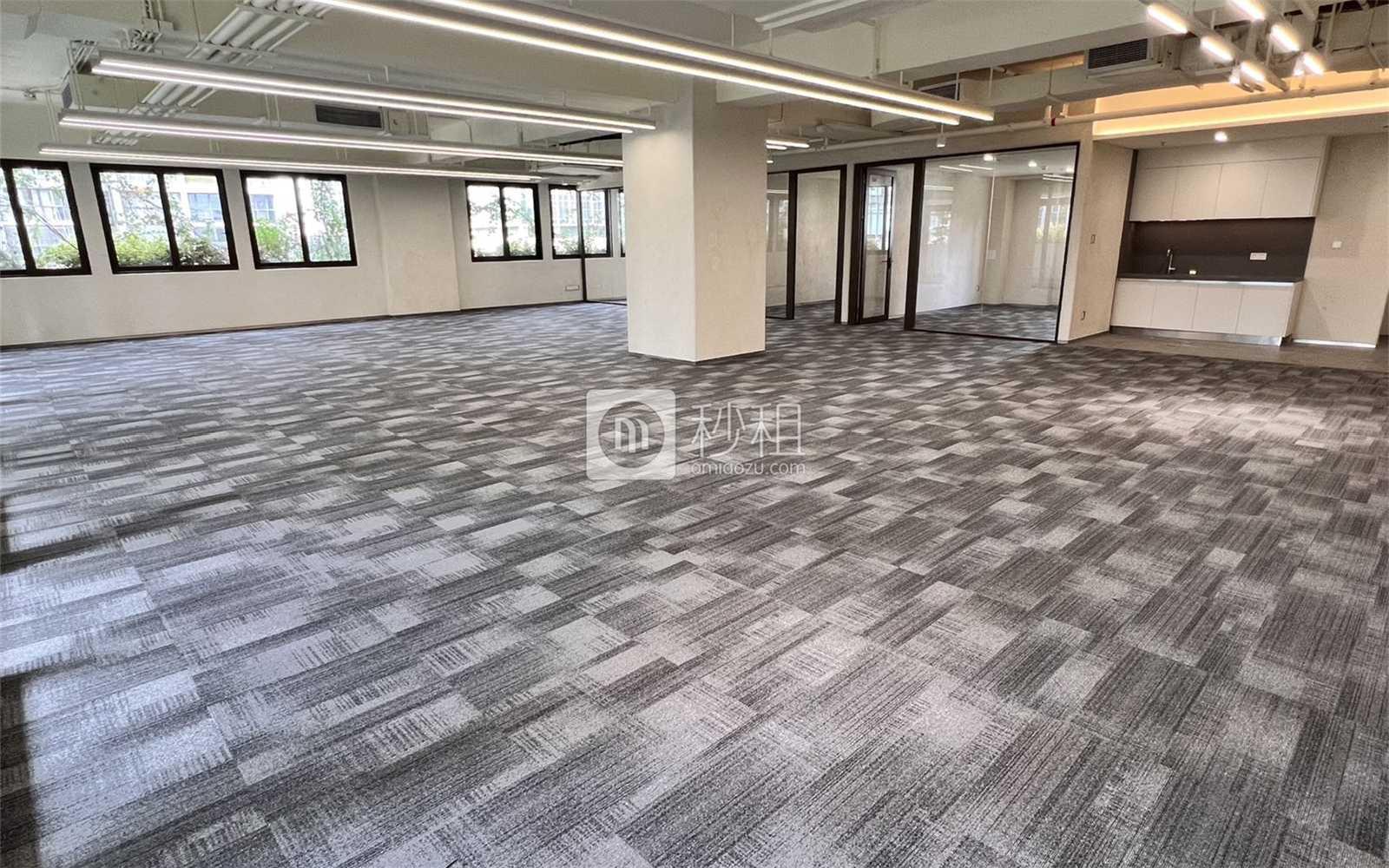 泰华梧桐村写字楼出租370平米精装办公室160元/m².月