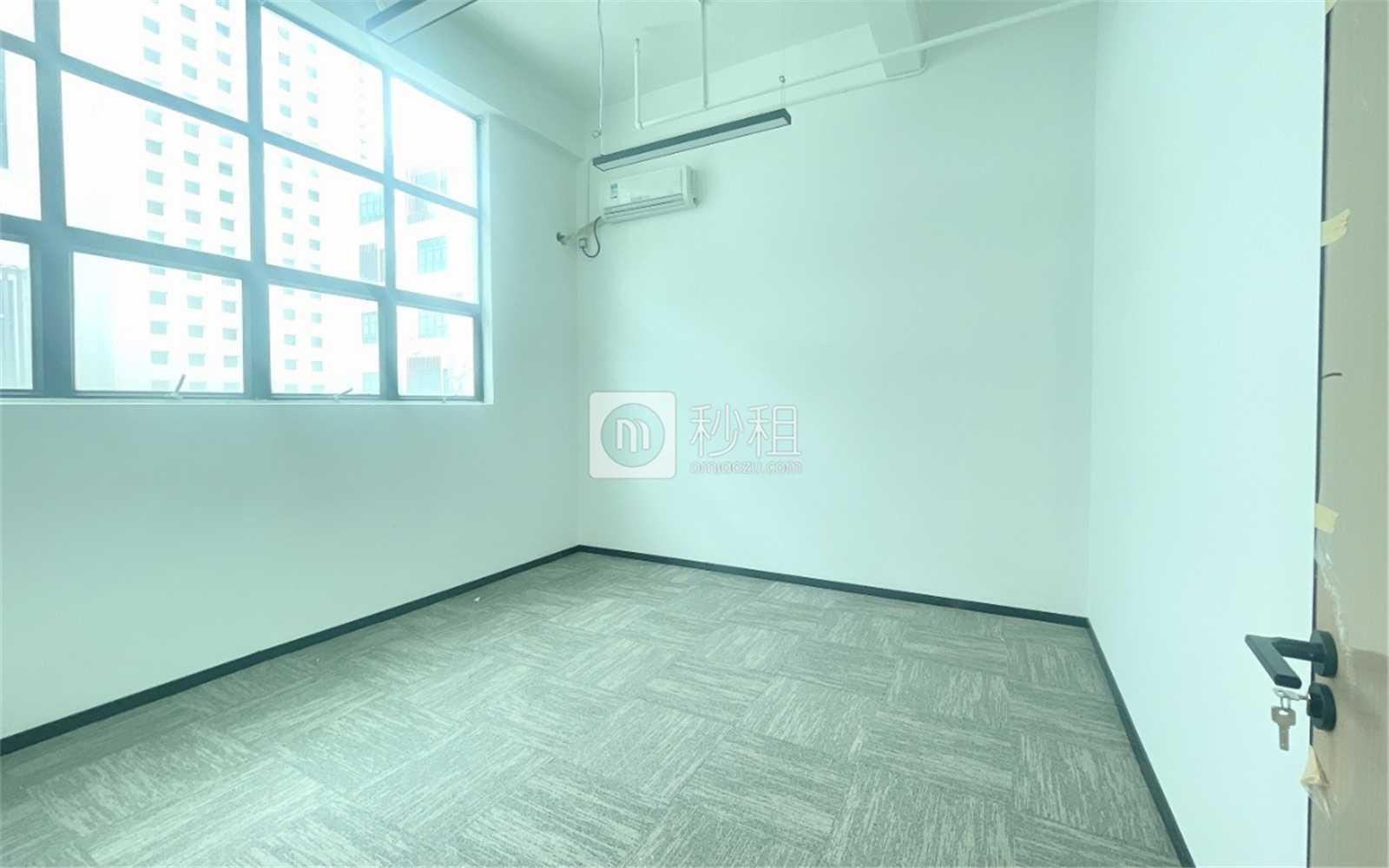 南山云谷创新产业园（二期）写字楼出租200平米精装办公室72元/m².月