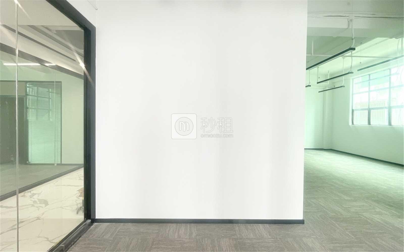 南山云谷创新产业园（二期）写字楼出租200平米精装办公室72元/m².月