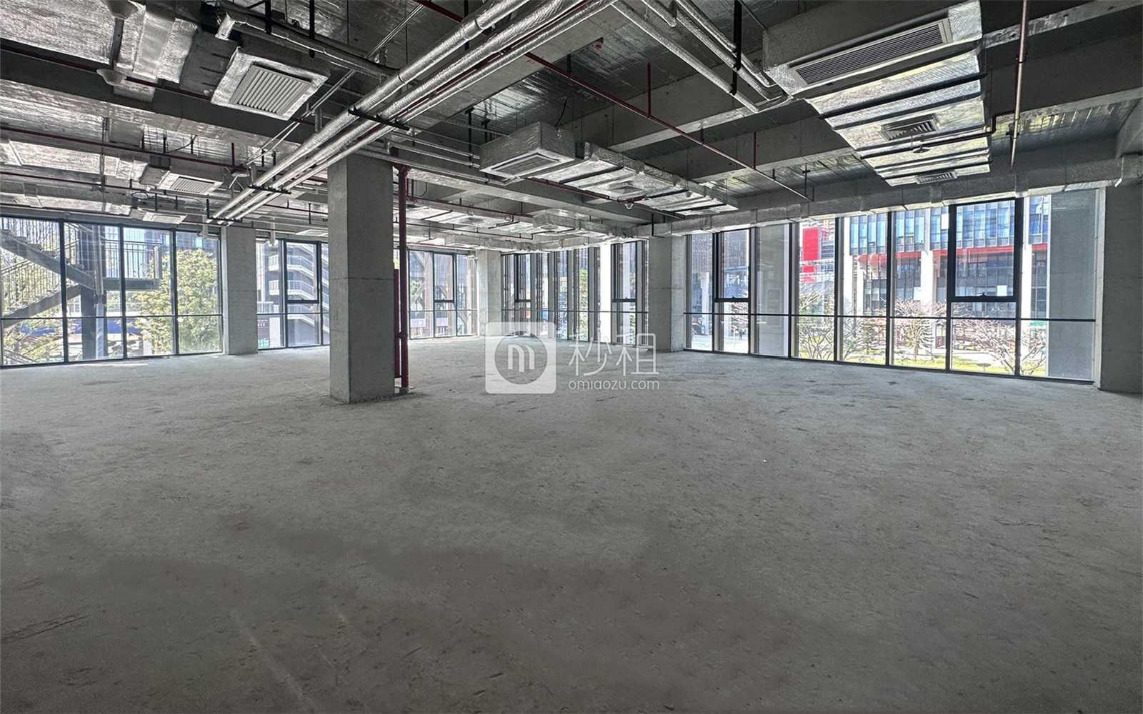 前海深港青年梦工场写字楼出租558平米毛坯办公室120元/m².月