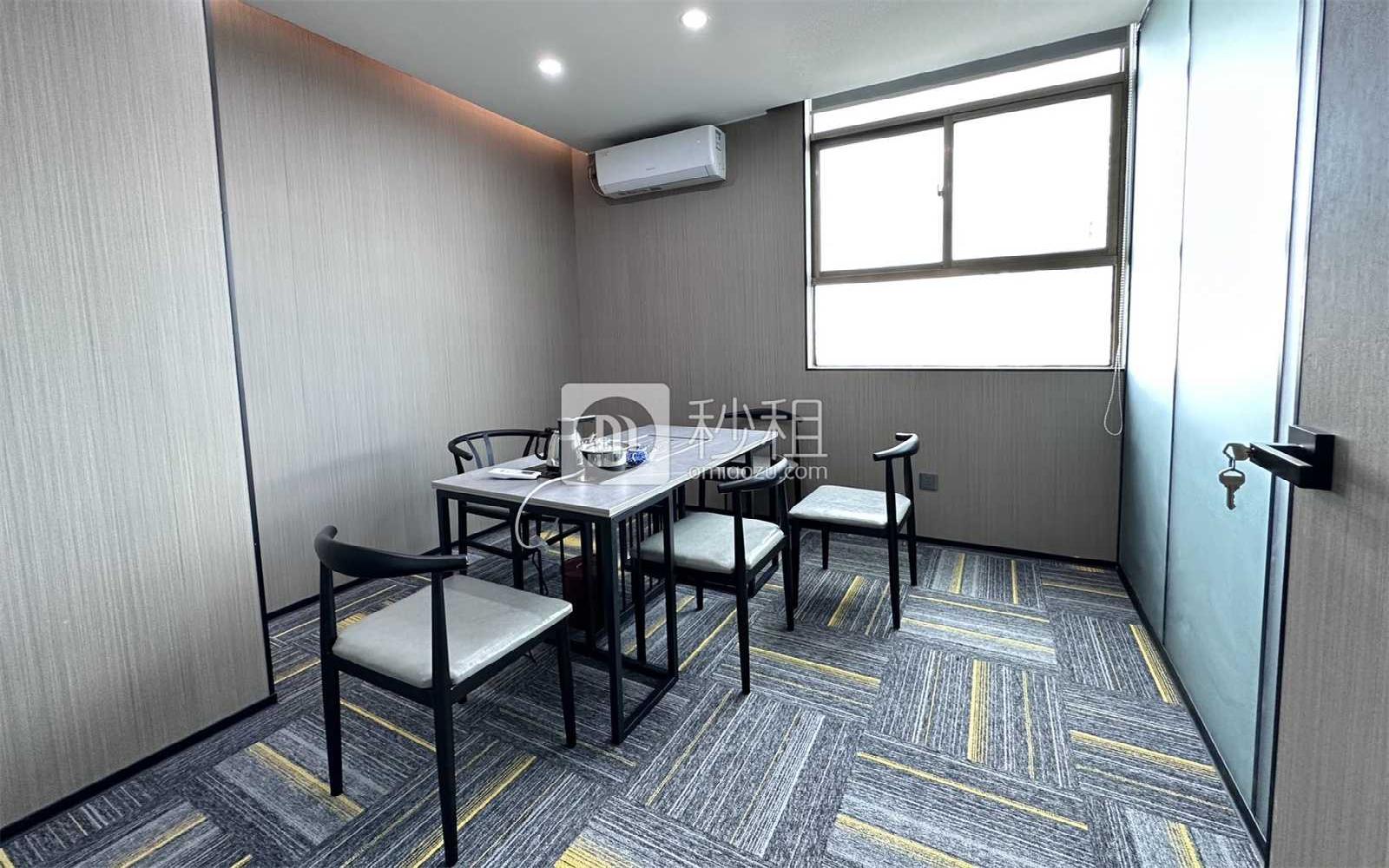 鸿华中心写字楼出租129平米精装办公室68元/m².月
