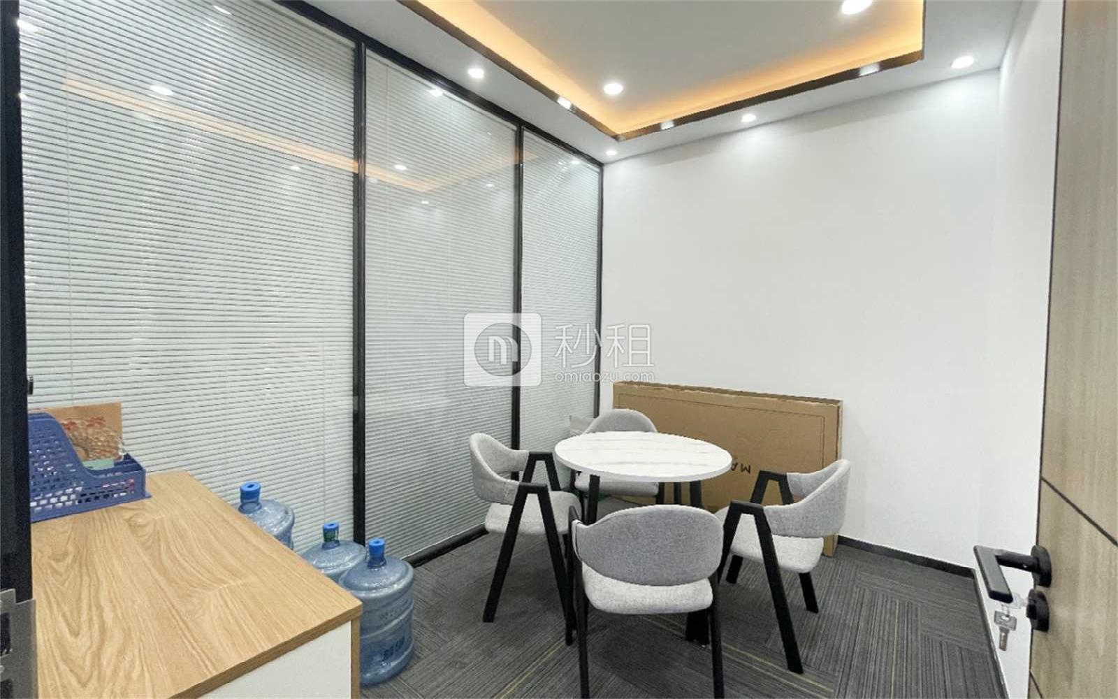保利中汇广场写字楼出租339平米精装办公室109元/m².月