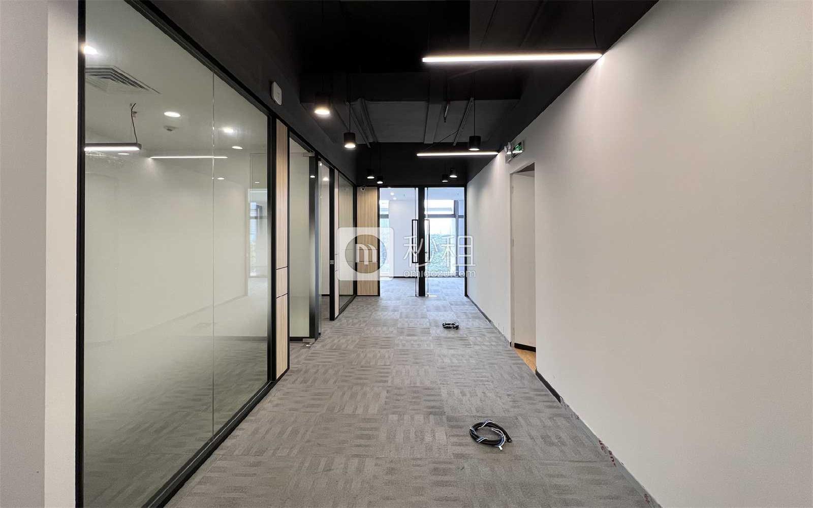 金地中心写字楼出租144.1平米精装办公室235元/m².月