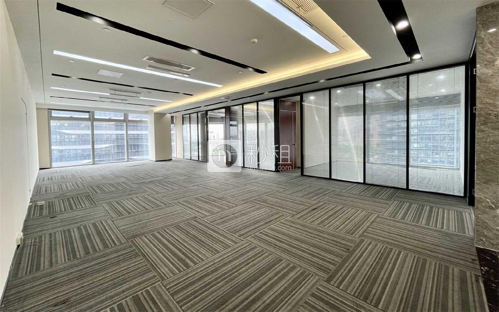 易尚中心写字楼出租328平米精装办公室130元/m².月