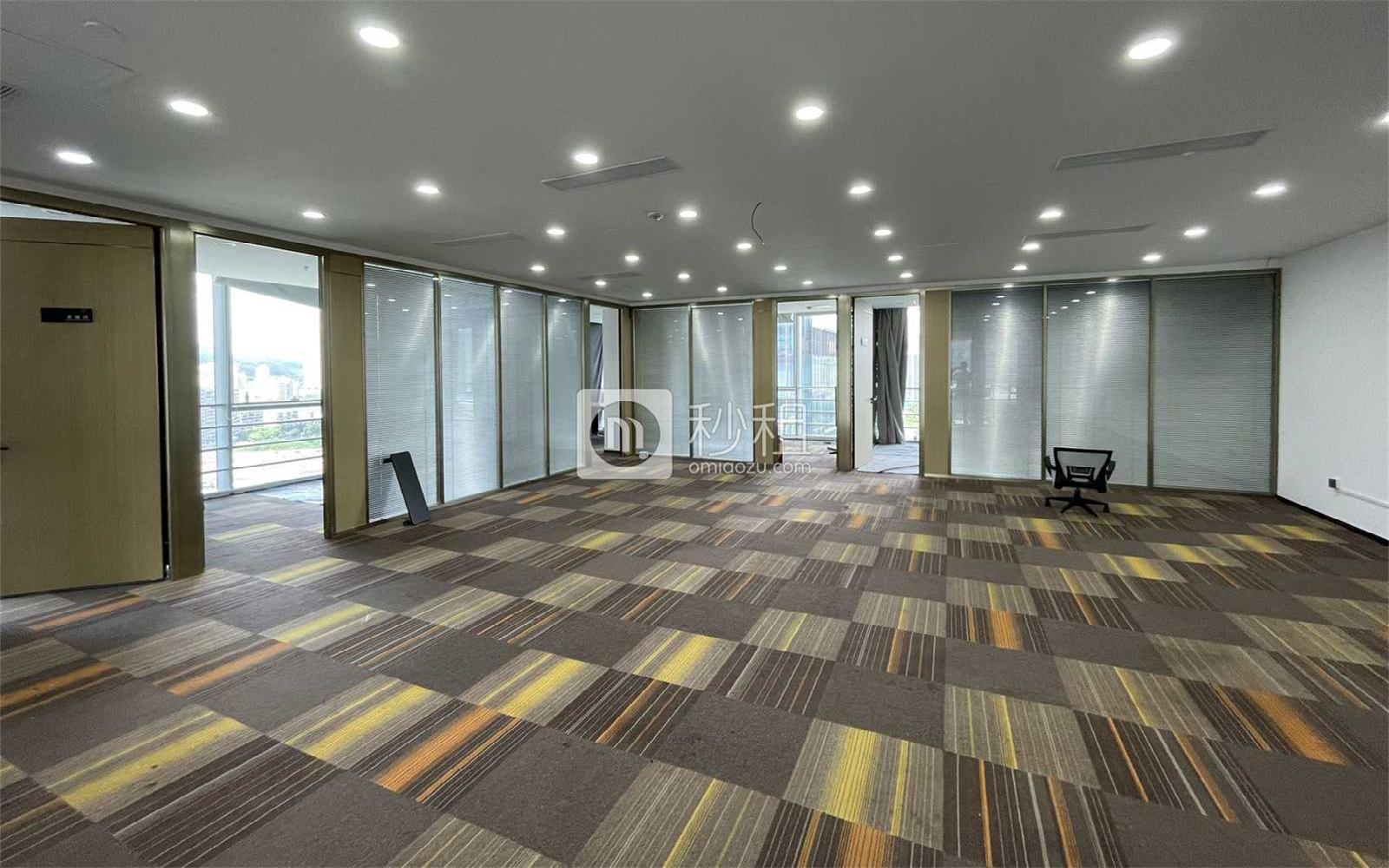 星河WORLD（二期）写字楼出租688平米精装办公室110元/m².月