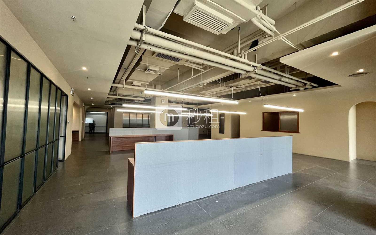 T-PARK深港影视创意园写字楼出租740平米精装办公室108元/m².月