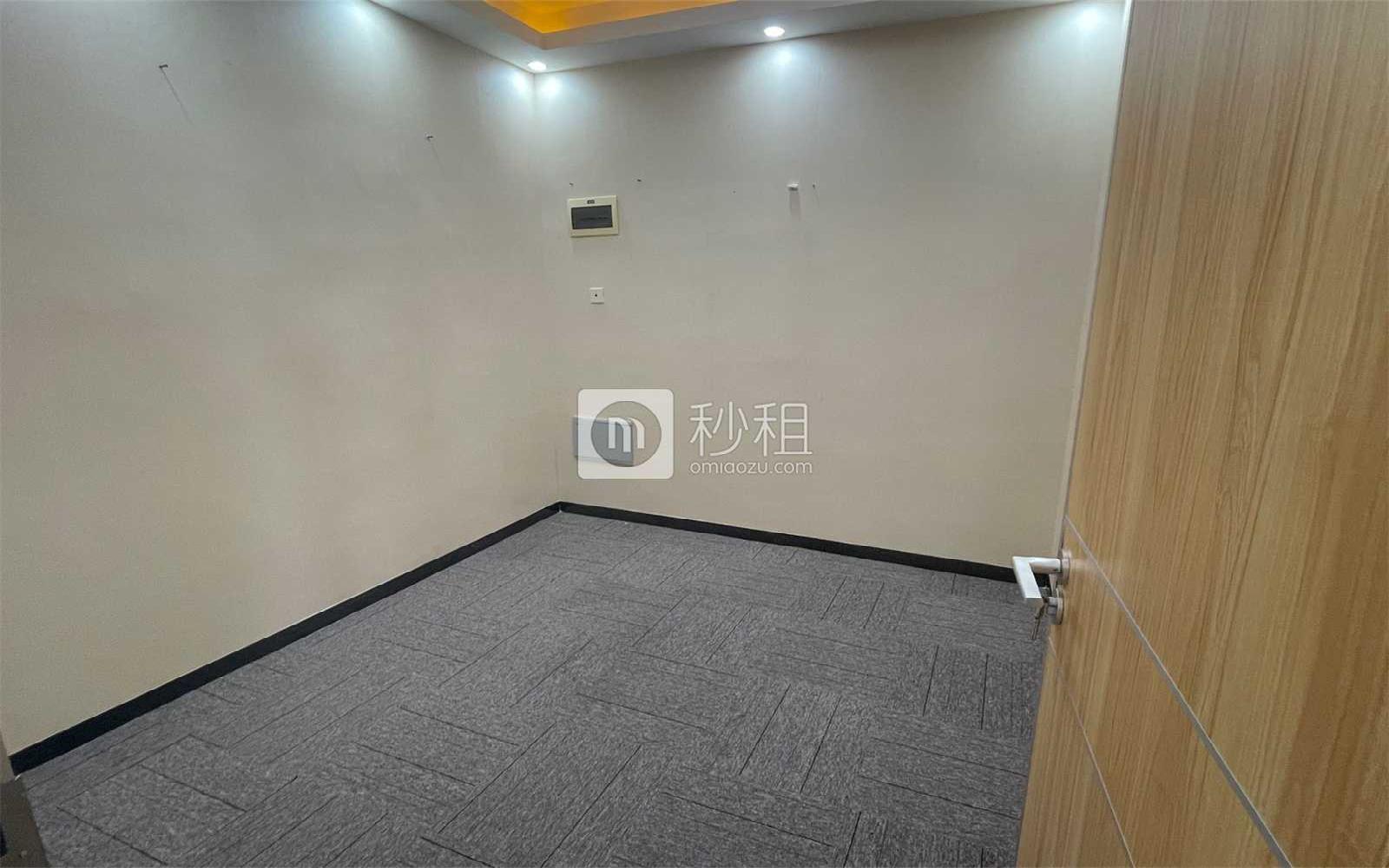 长富金茂大厦写字楼出租120平米精装办公室208元/m².月