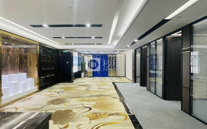 长富金茂大厦写字楼出租560平米精装办公室210元/m².月