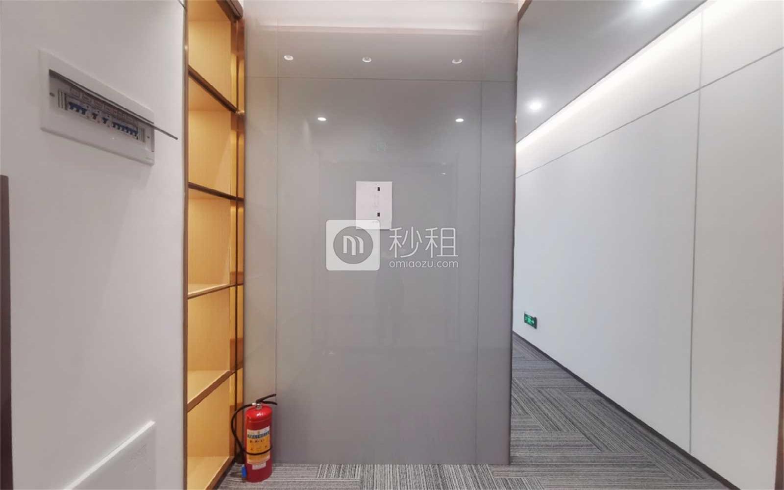 大中华国际金融中心写字楼出租104.8平米精装办公室128元/m².月