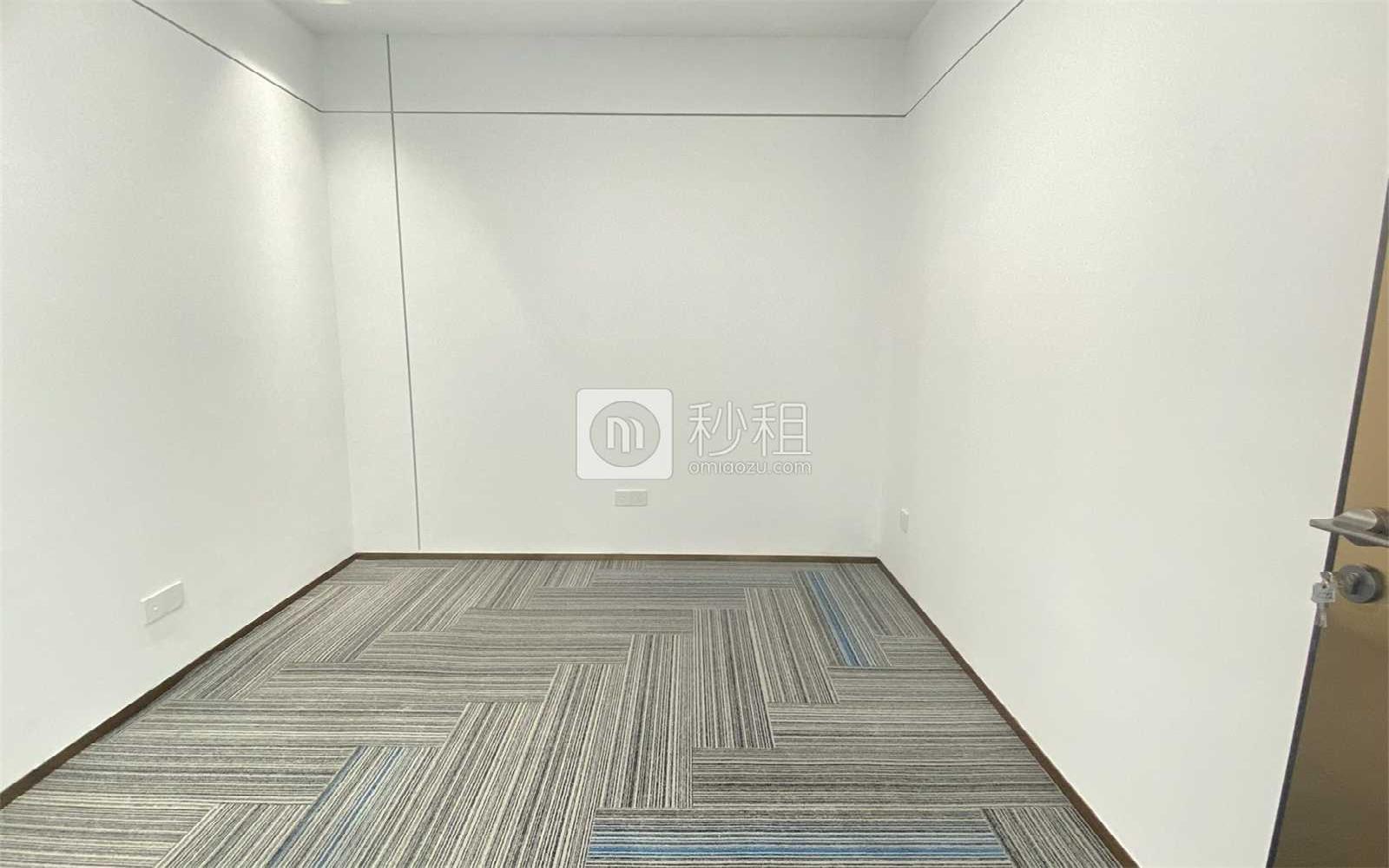大中华国际金融中心写字楼出租268平米精装办公室128元/m².月
