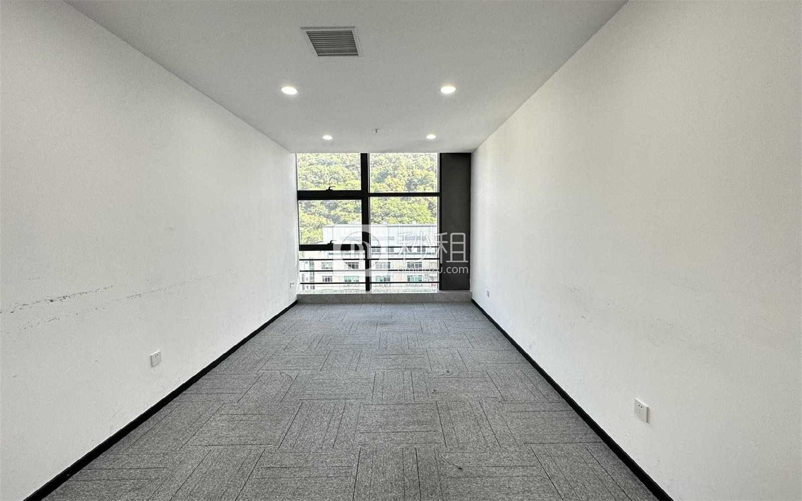 奋成智谷大厦写字楼出租330平米精装办公室87元/m².月