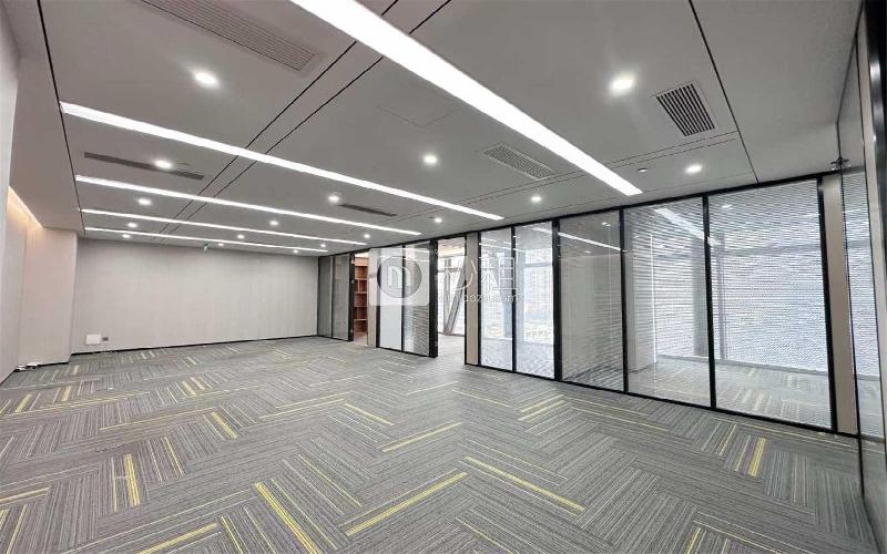 龙光玖钻写字楼出租338平米精装办公室120元/m².月
