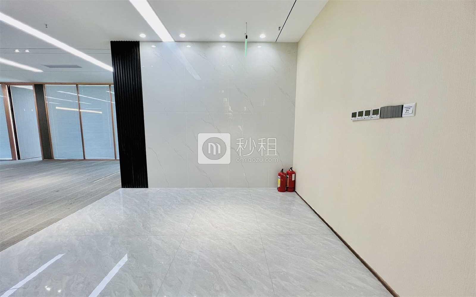 鹏润达商业广场写字楼出租580平米精装办公室98元/m².月