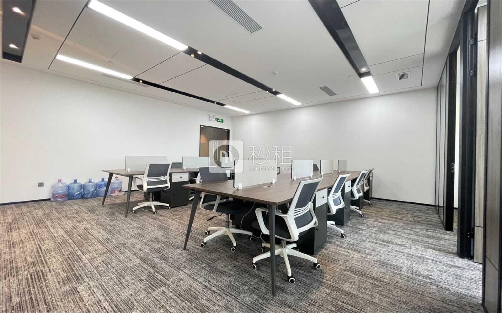 QCC前城中心写字楼出租218平米精装办公室110元/m².月