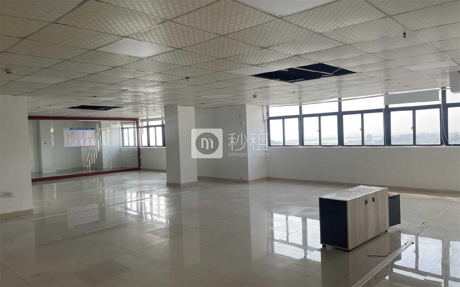 汇潮科技大厦写字楼出租246平米简装办公室73元/m².月