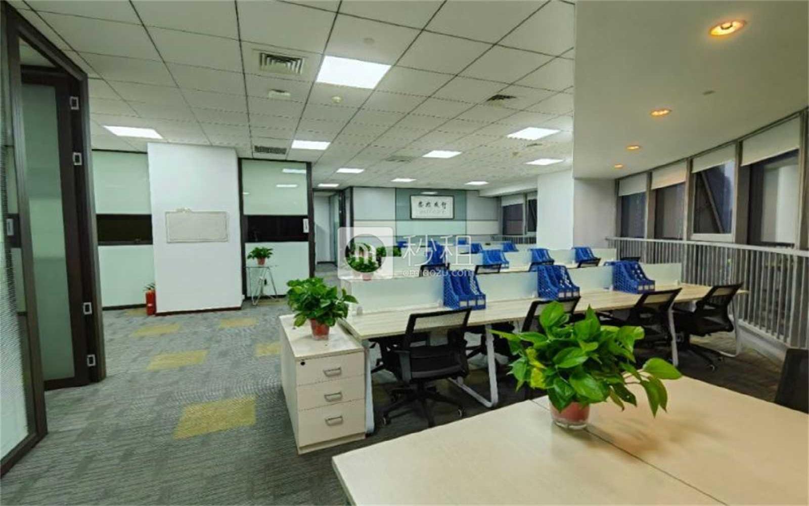 绿地中央广场写字楼出租290平米精装办公室2.2元/m².天