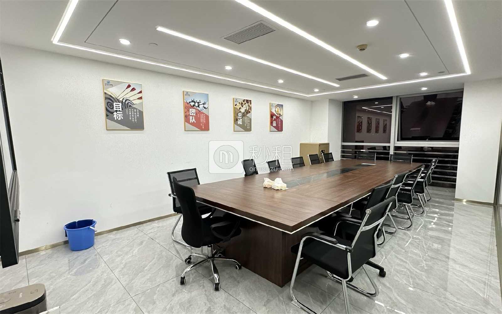 现代国际大厦写字楼出租565平米精装办公室118元/m².月