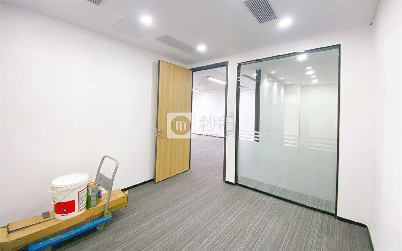 光浩国际中心写字楼出租173平米精装办公室70元/m².月