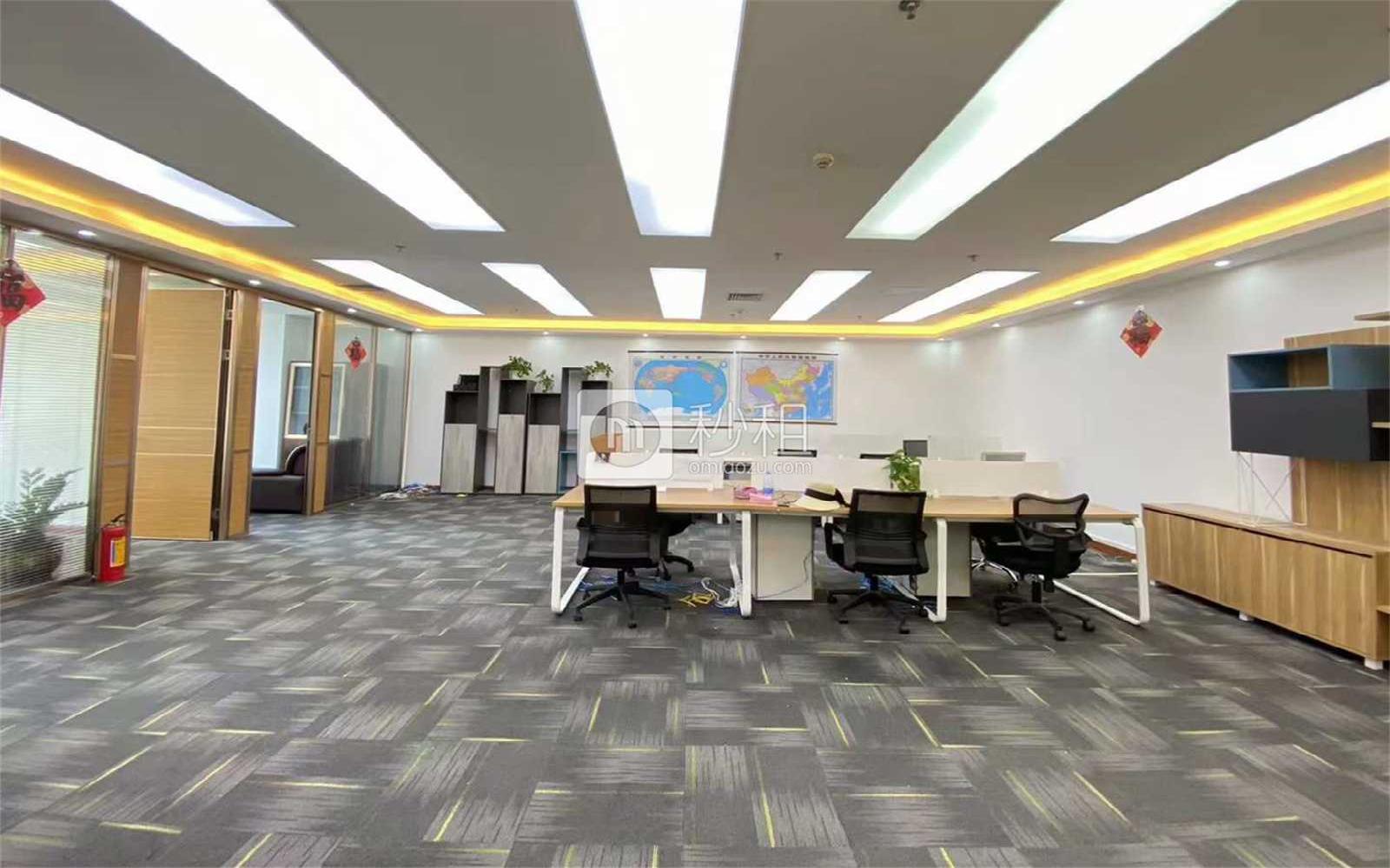 星河WORLD（一期）写字楼出租295平米精装办公室108元/m².月