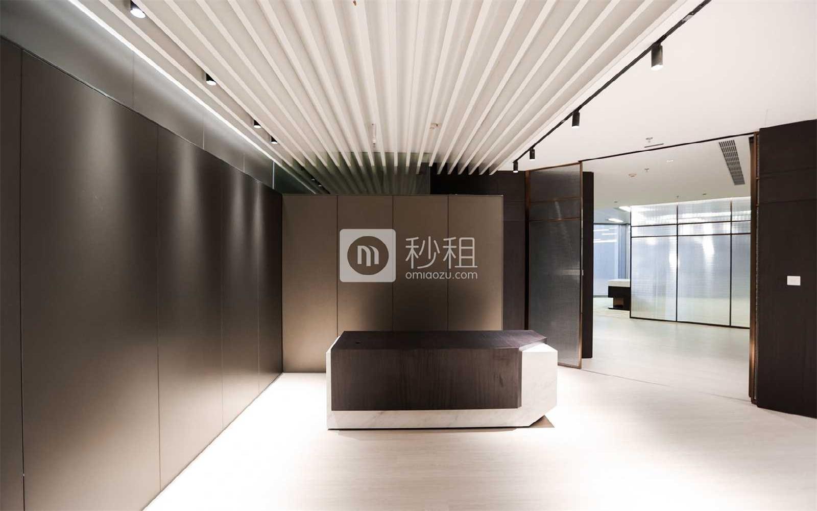 前海鸿荣源中心写字楼出租647.95平米精装办公室305元/m².月