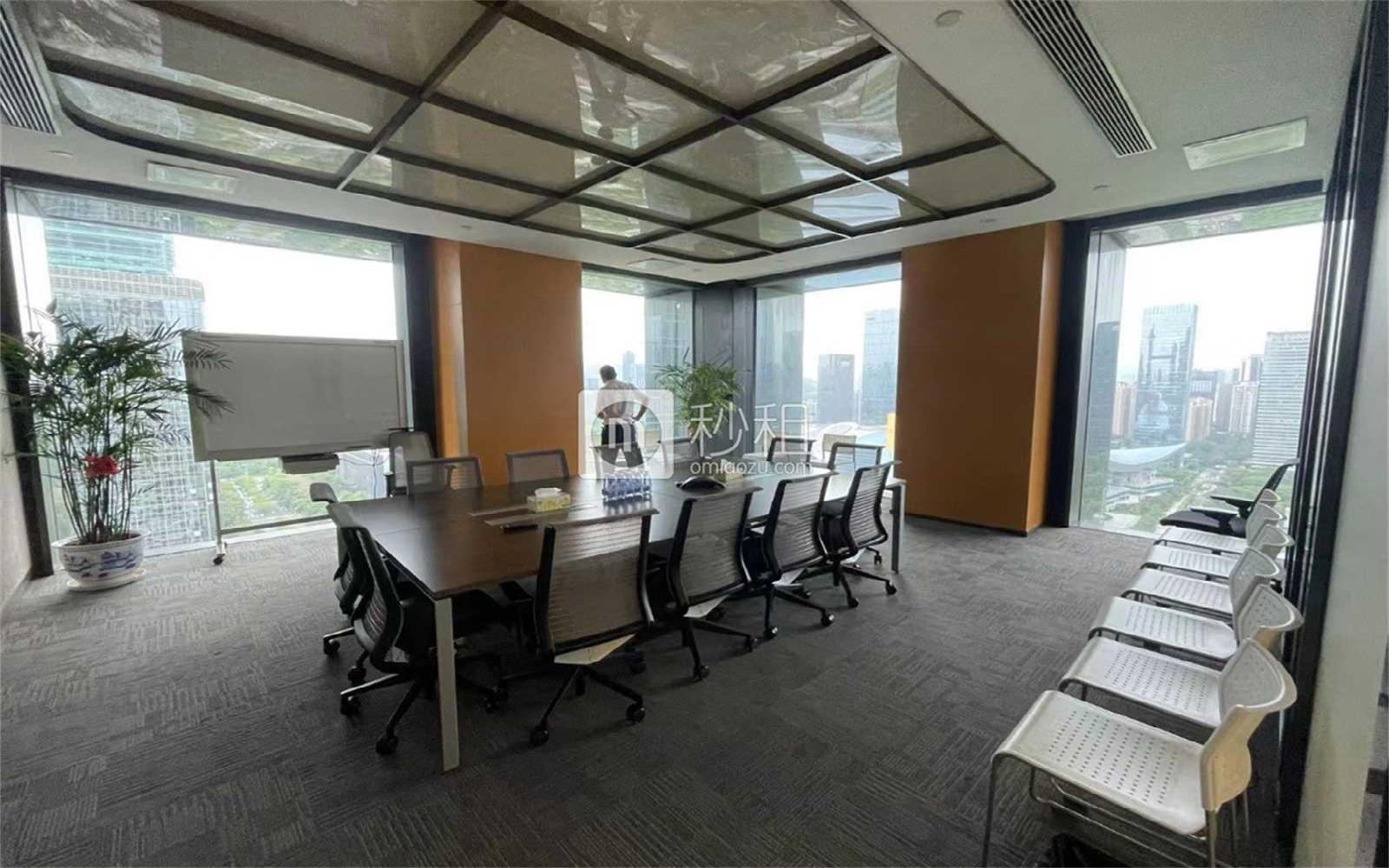 太平金融大厦写字楼出租2121.9平米精装办公室240元/m².月