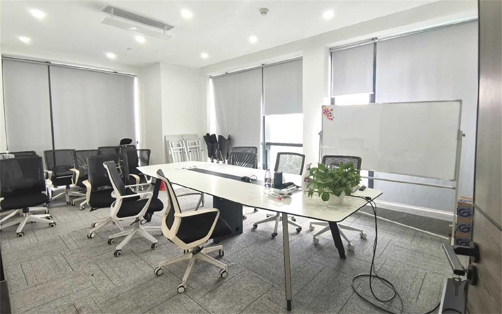 京基御景峯写字楼出租668平米精装办公室118元/m².月