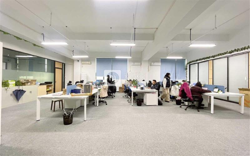 南山云谷创新产业园（二期）写字楼出租363平米精装办公室66元/m².月