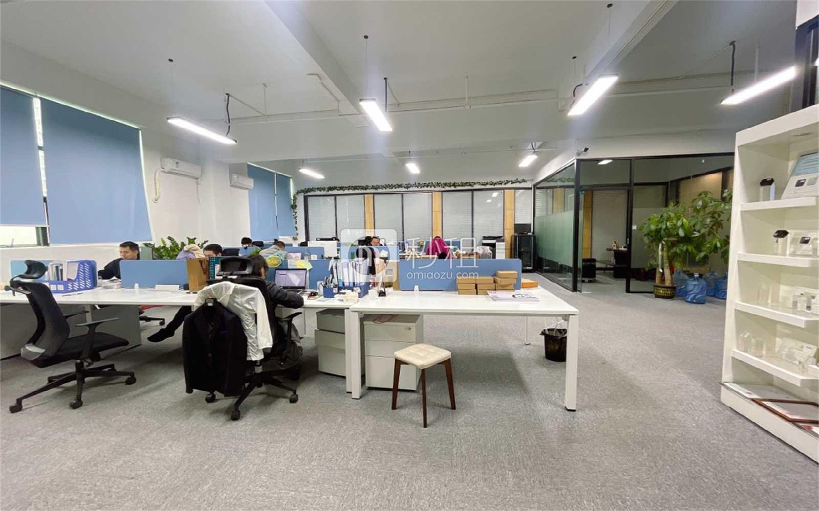南山云谷创新产业园（二期）写字楼出租363平米精装办公室66元/m².月