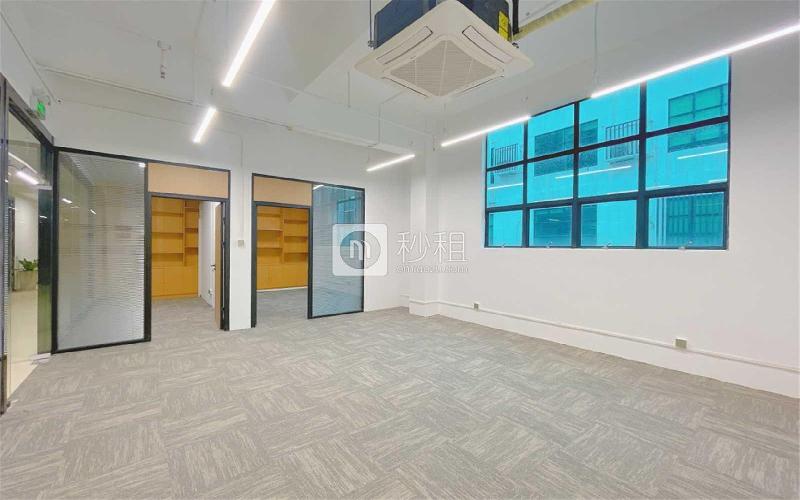 南山云谷创新产业园（二期）写字楼出租133平米精装办公室62元/m².月