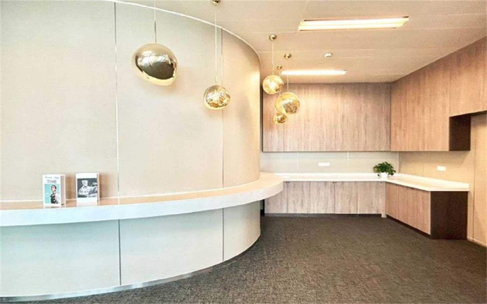 IFS国际金融中心写字楼出租1400平米精装办公室81元/m².月