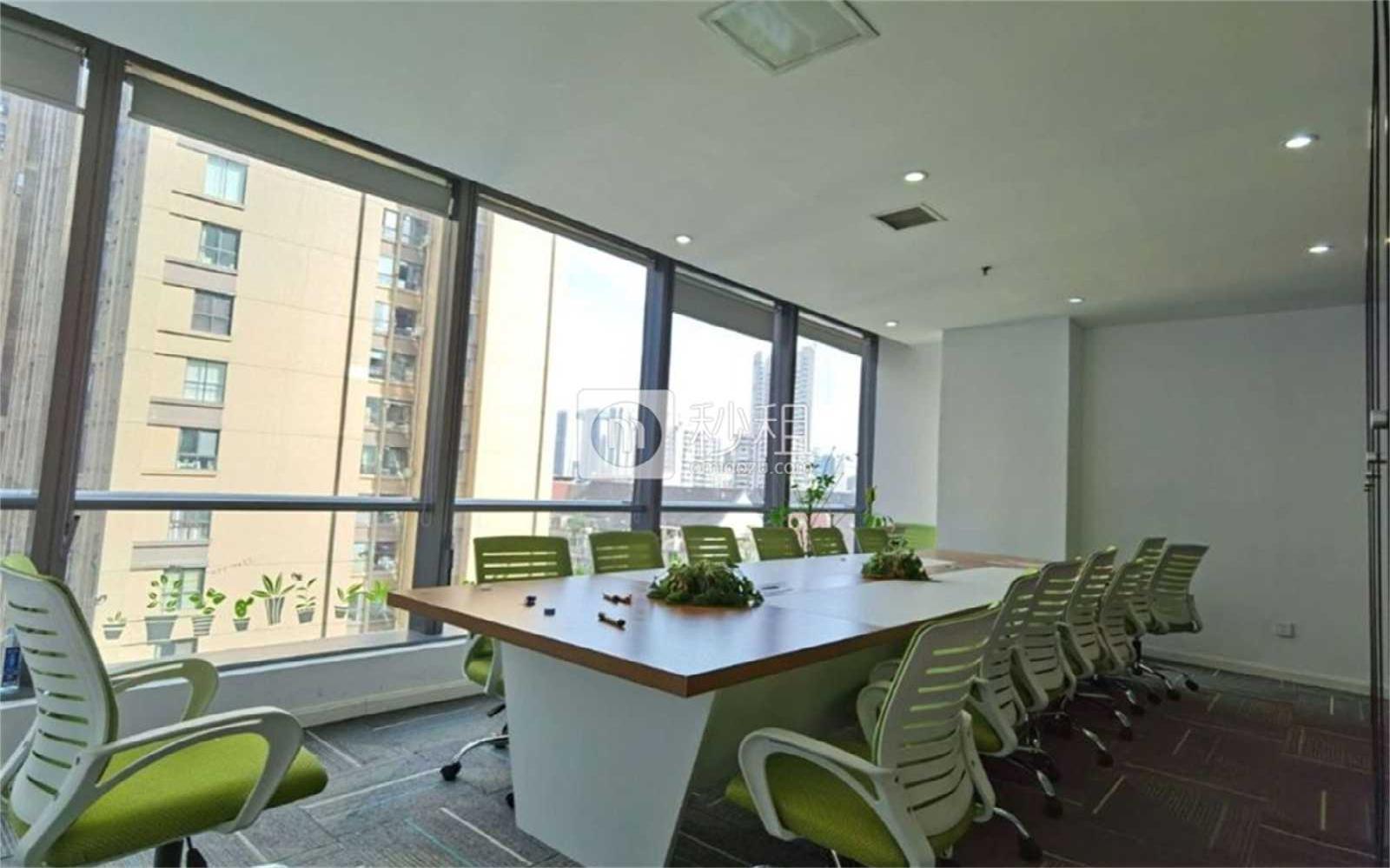 保利中心写字楼出租268平米精装办公室81元/m².月