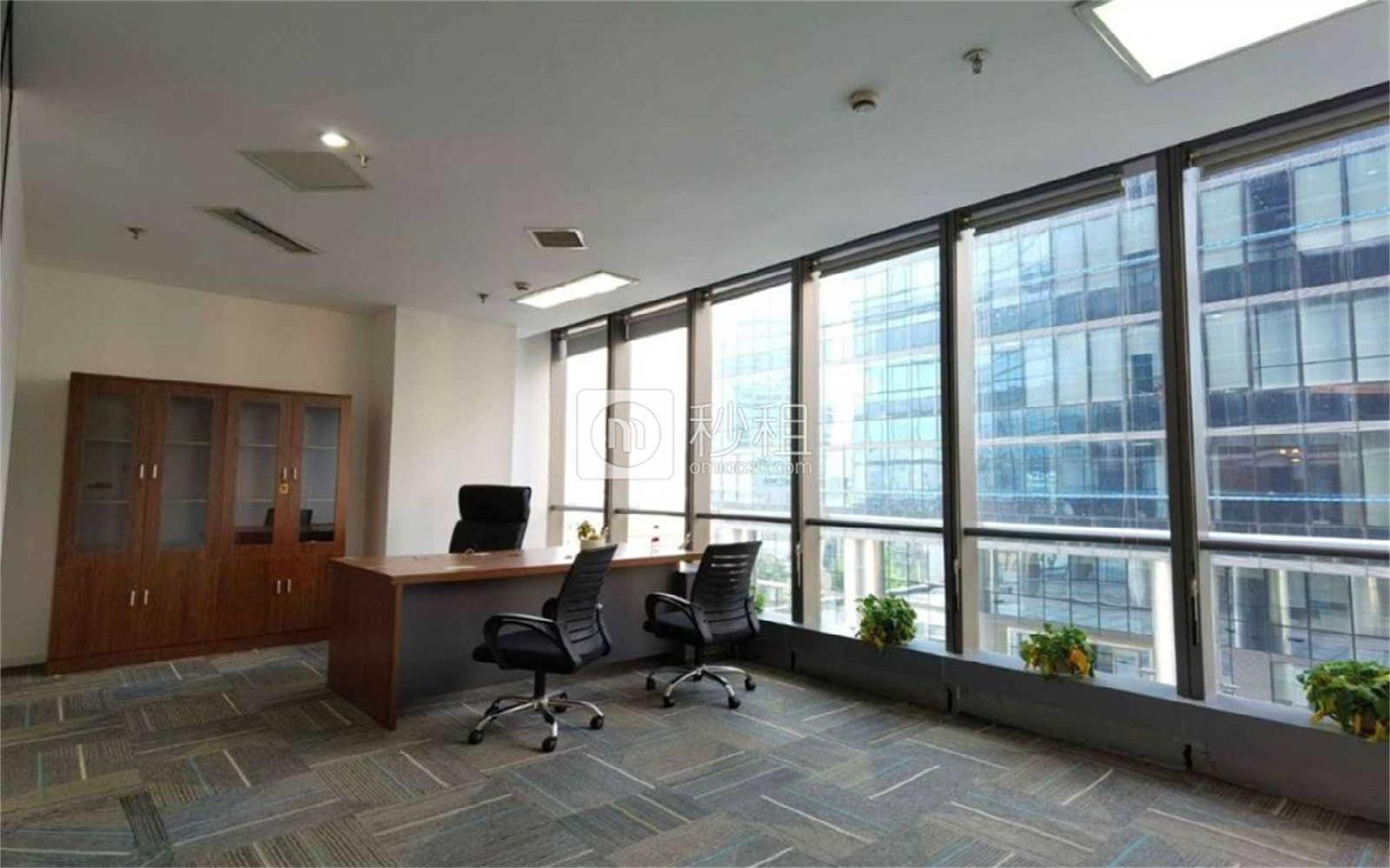 保利中心写字楼出租268平米精装办公室81元/m².月