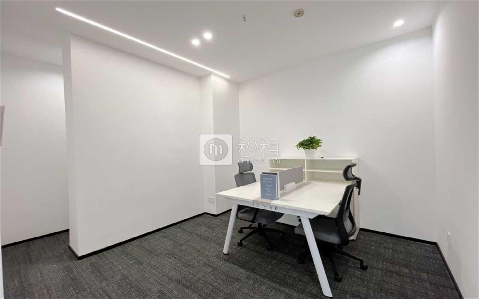 仁恒置地广场写字楼出租231平米精装办公室81元/m².月