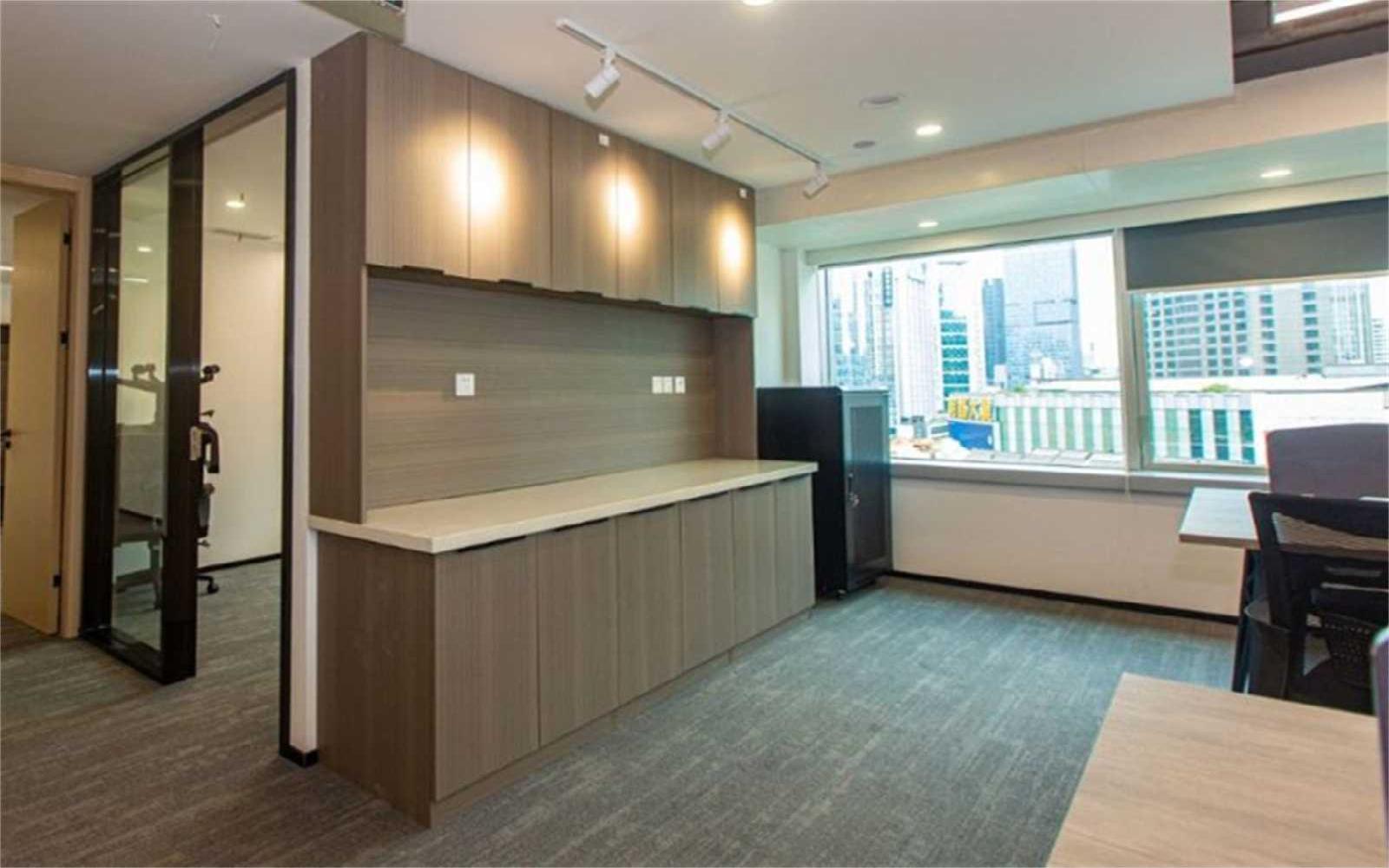 中环广场写字楼出租177.6平米精装办公室84元/m².月