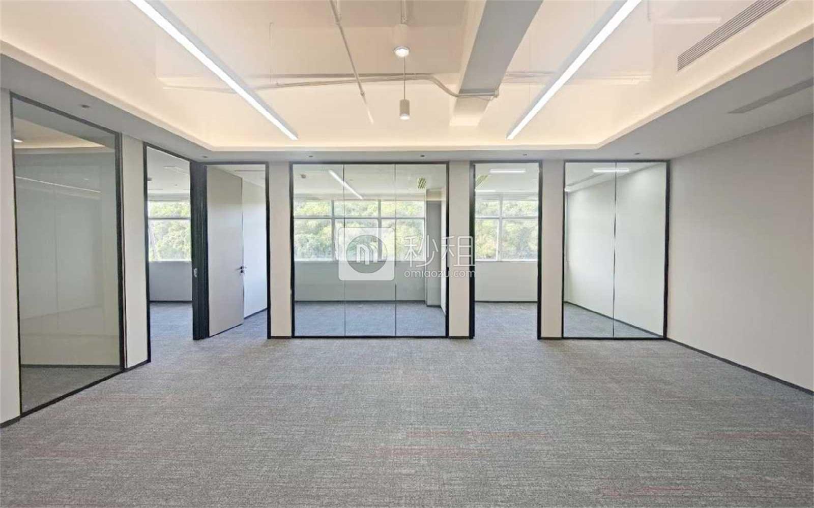 长园新材料港写字楼出租236平米精装办公室78元/m².月