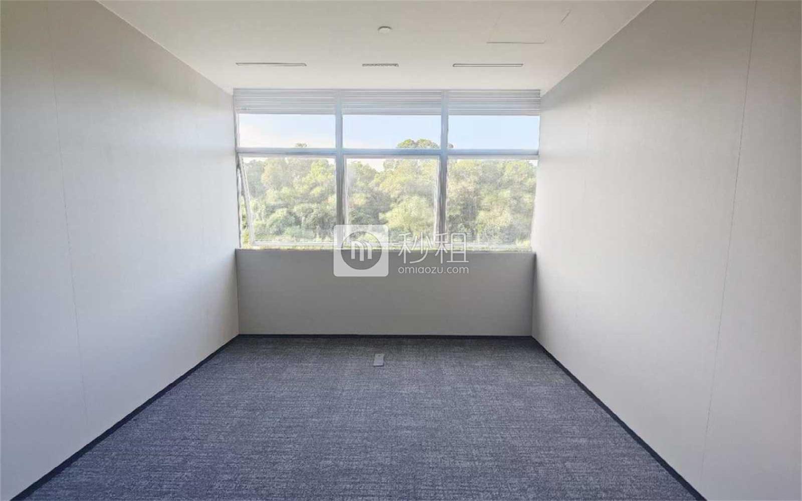 长园新材料港写字楼出租236平米精装办公室78元/m².月
