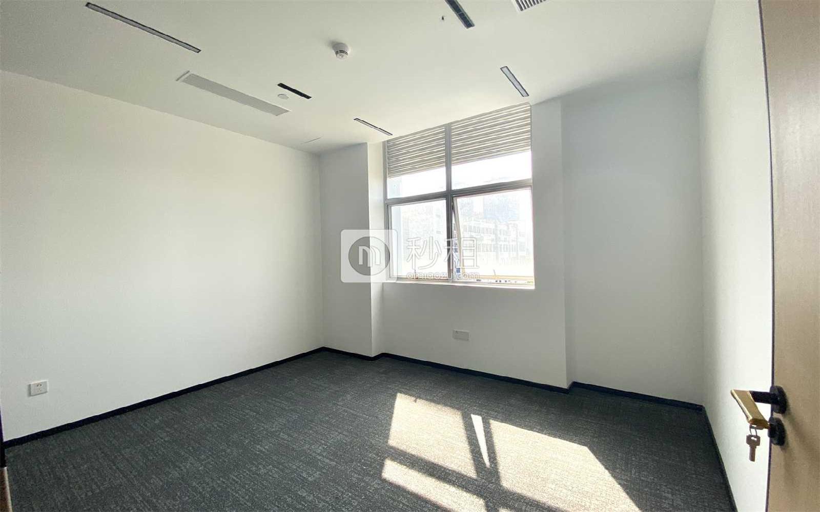 长园新材料港写字楼出租393平米精装办公室78元/m².月