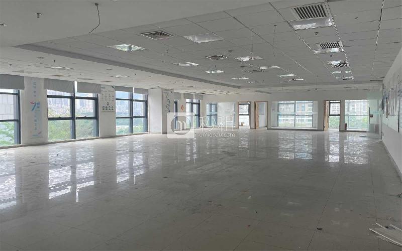 中投国际商务中心写字楼出租663.9平米简装办公室175元/m².月