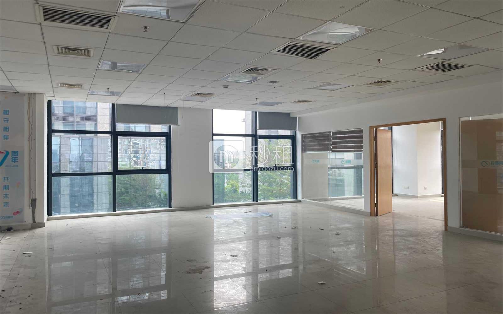 中投国际商务中心写字楼出租663.9平米简装办公室175元/m².月