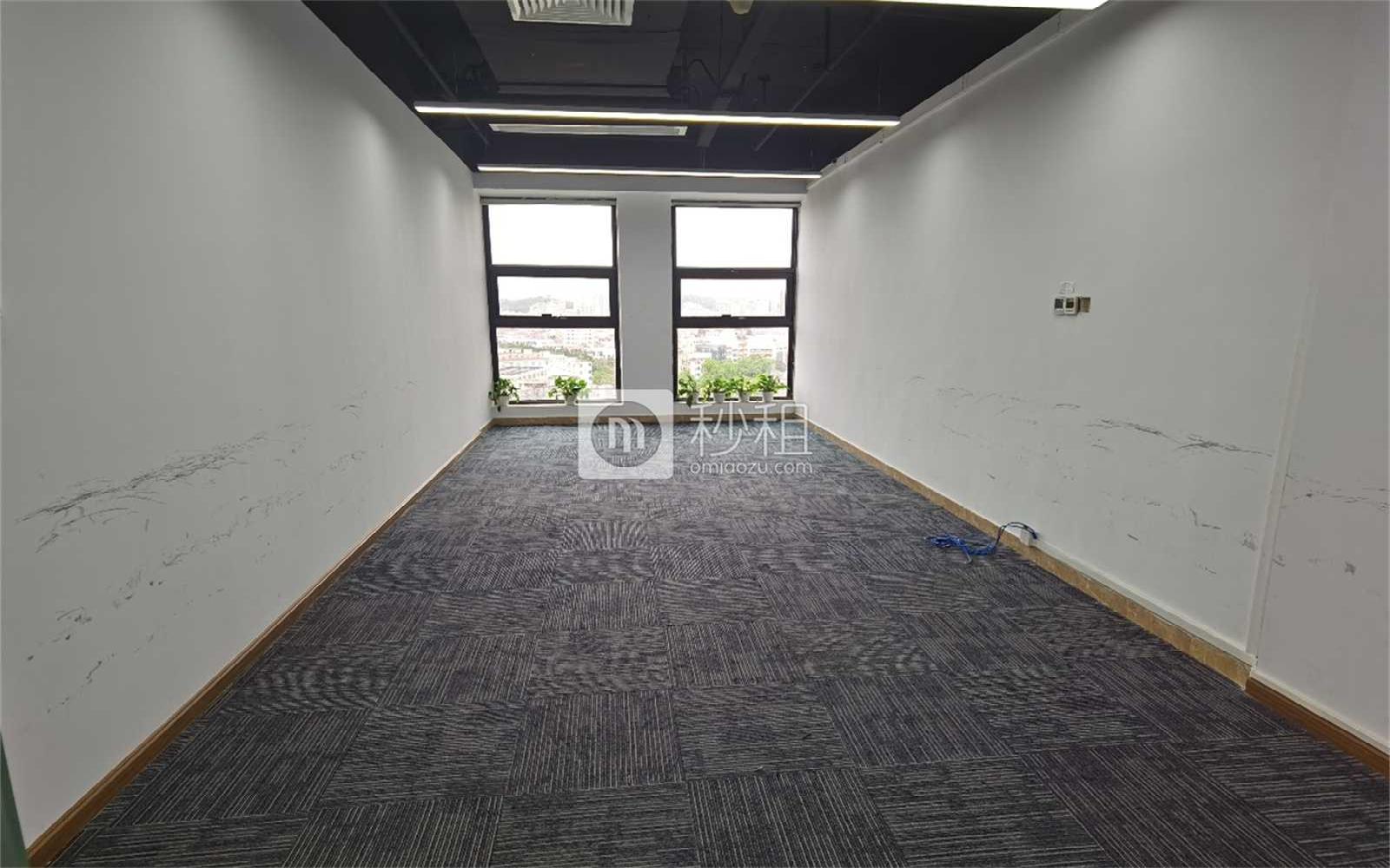 汇海广场写字楼出租469平米精装办公室96元/m².月
