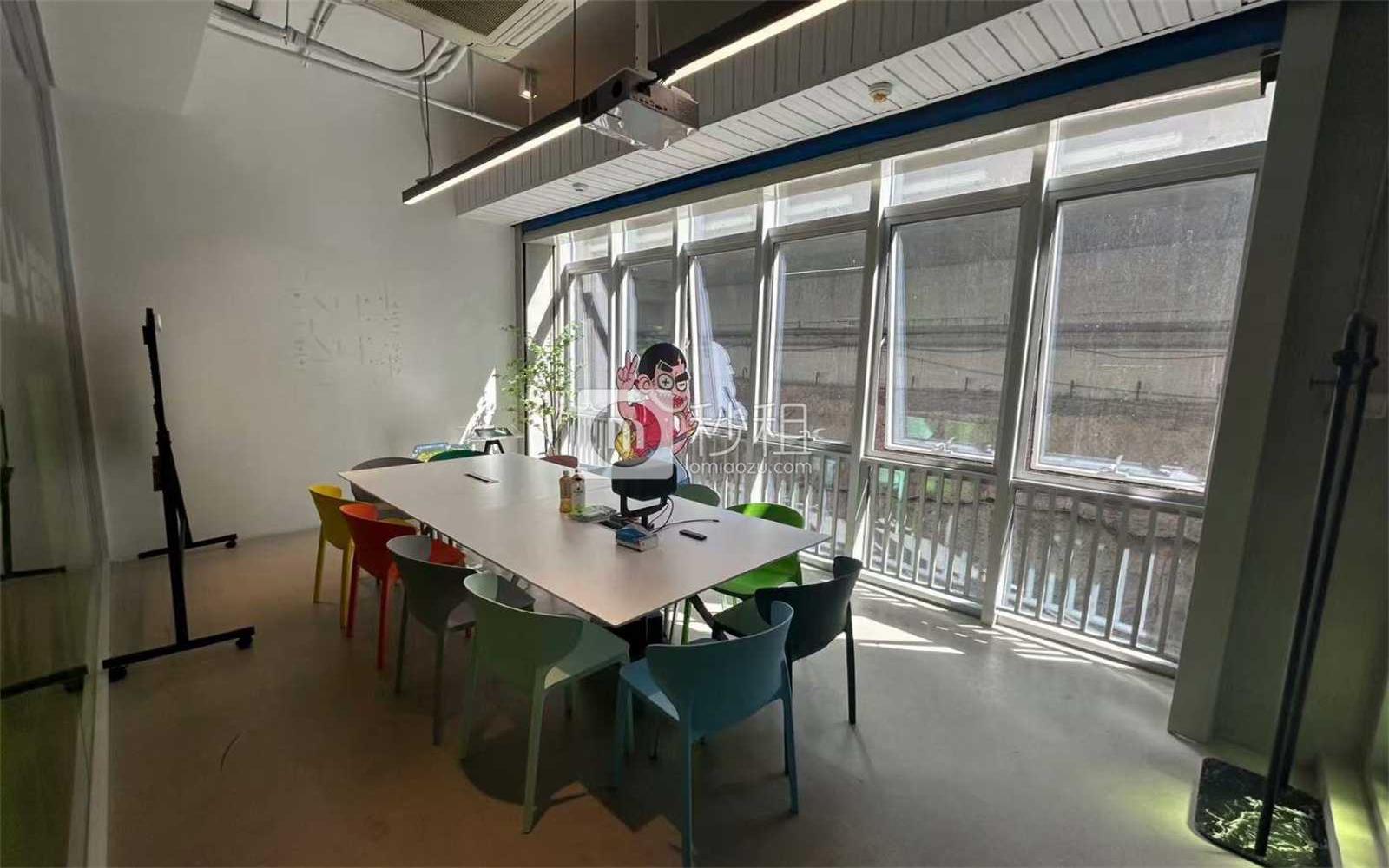 万科云城设计公社写字楼出租142.4平米精装办公室255元/m².月