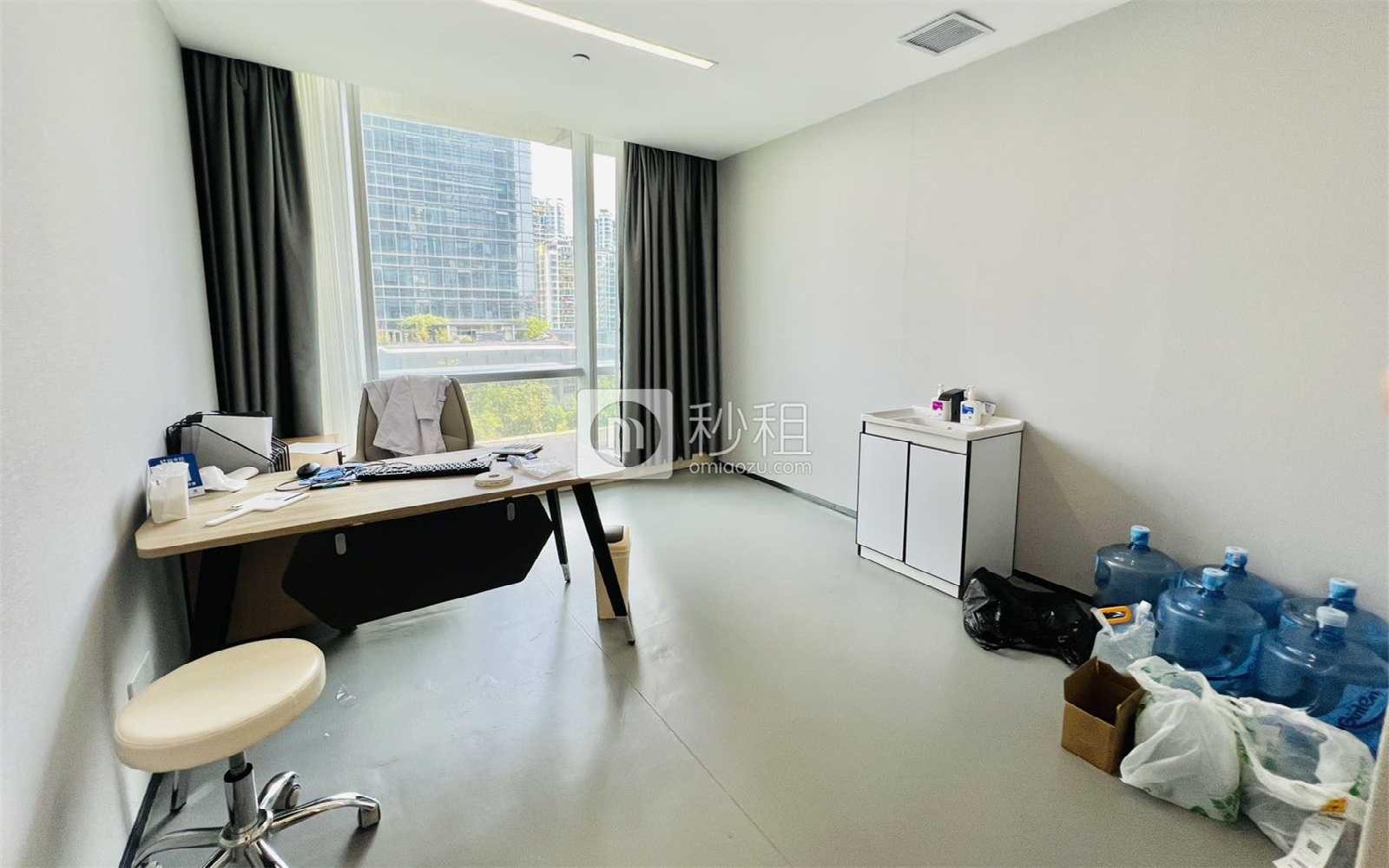 SCC中洲控股中心写字楼出租379平米精装办公室118元/m².月