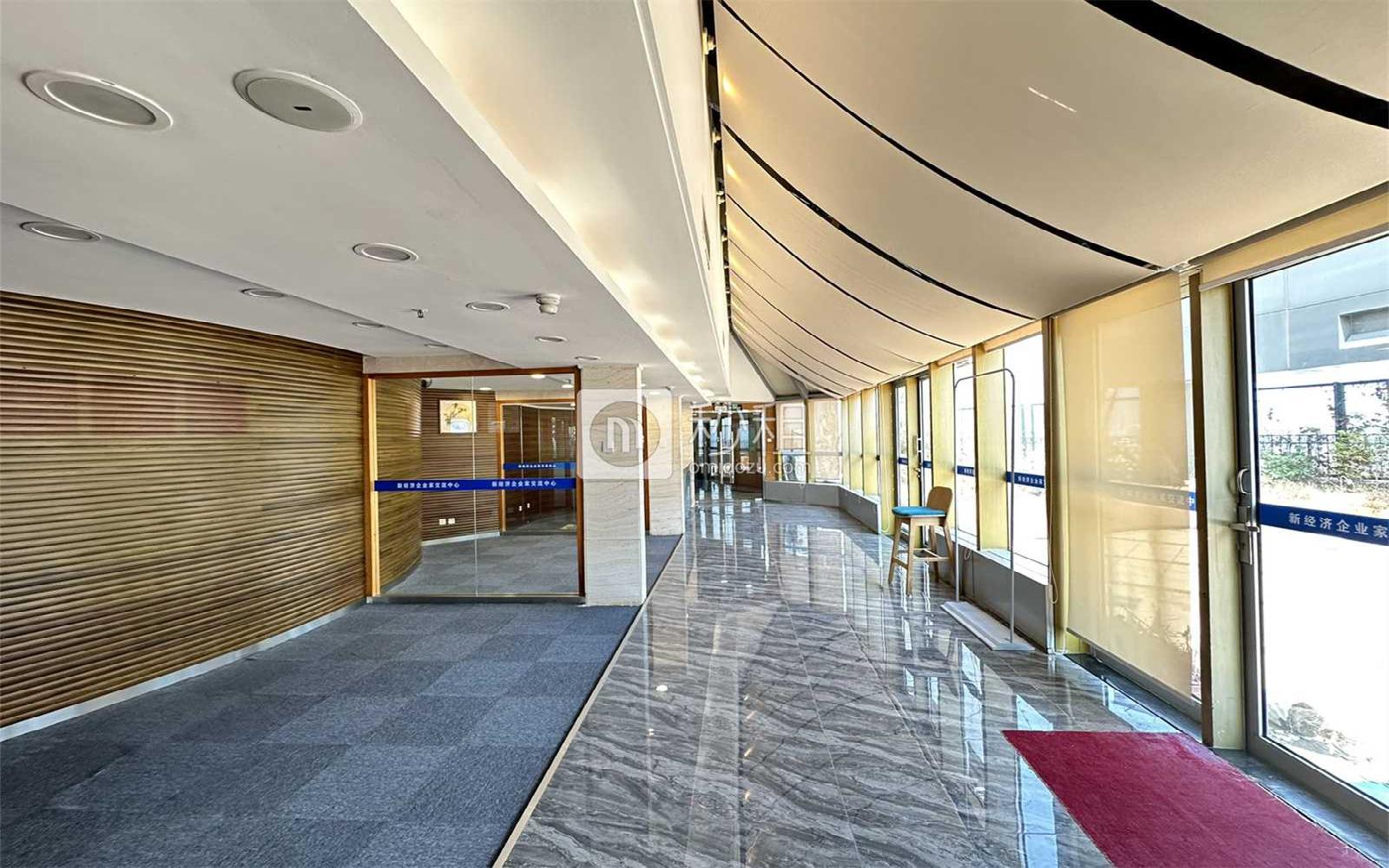 深圳发展中心大厦写字楼出租1646平米精装办公室100元/m².月
